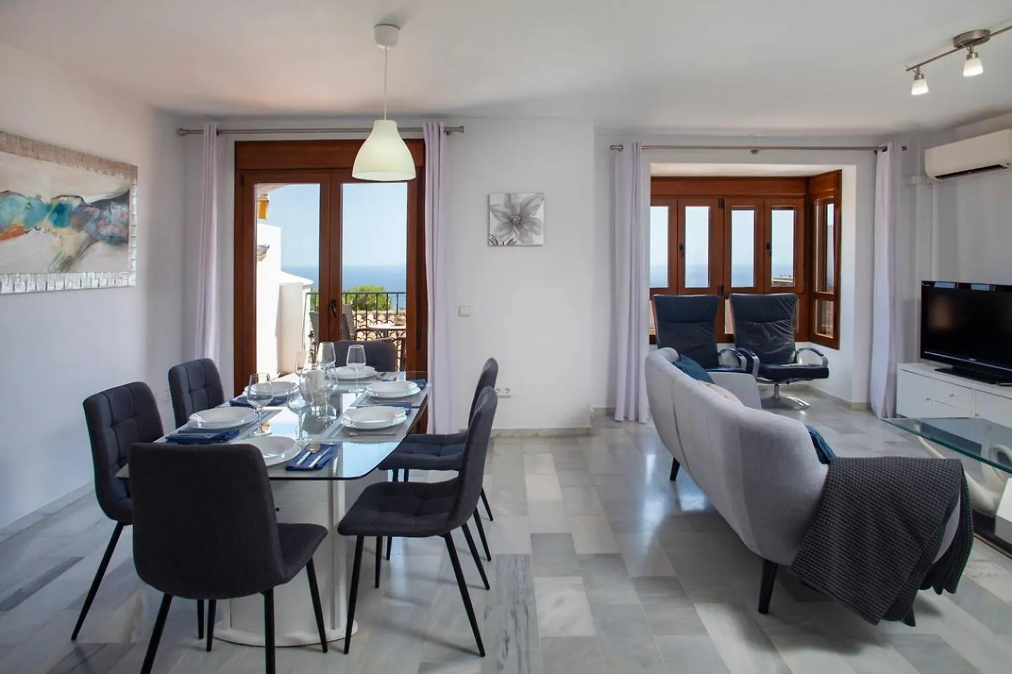 3 Bedrooms Sea Views Mijas Pueblo location